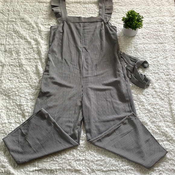 Monteau Los Angeles Navy & White Stripe Seersucker Jumpsuit - Picture 1 of 4